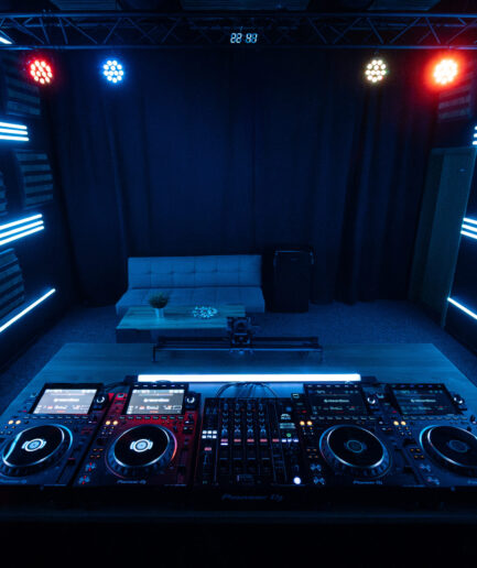 RECORDING STUDIO